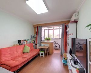 满五唯一电梯房 小区改造完干净整洁万达南侧300米