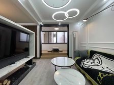 新上!精装修,电梯中区,边套两房,楼下地铁,中央空调,有车位