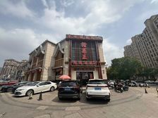 十字路口大拐角做餐饮店的房东门口好停车面积小总价低