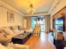 双阳台南北两房,位置安静税少,有车位,厨卫面积舒适