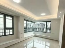 长阳地铁品质新房洋房 精妆三居室 客厅三面采光 双卫实拍!