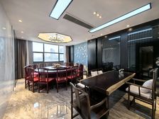 地铁口带厨房丨全新豪装9加1格局丨大员工区丨价格好谈