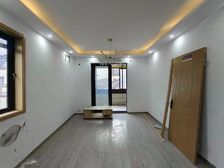 临近地铁口,电梯叠加别墅,带阁楼不算面积,有议价,诚心卖。