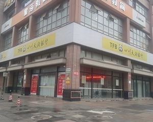 还价就卖,房东急售,年收69万,天府银行承租,8年租约。