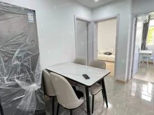 中国中,三房边套全明!小区中心位置!诚意出售!