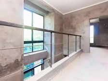 联排东边套花园200平 南北双进门 纯毛坯 双露台 4车位