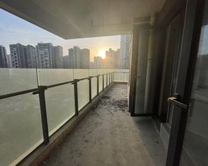 天府二街!大阳台 朝南看公园 实得200 位置不临街 D益小