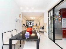 湖中心旁!电梯高区景观房! 附带产权车位!主卧八角窗看湖