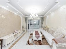 金辉融侨城 · 4室 · 2厅2卫,装修保养很好,拎包入住