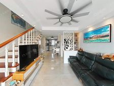 顶楼带阁楼!30W精装修 附送30平阁楼 园西华西 有车位