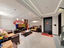 联排别墅带花园 全新精装未住 带车位 位置安静 诚售