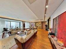 海信君澜,此房拥有南向近八米的宽厅,南侧双套房设计,看山海景