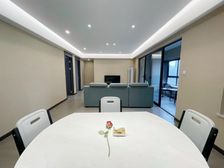 带车位 万科品质精装横厅四房 品牌家具家电 朝中庭 住家清净