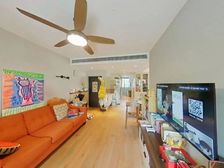 2楼送露台,地铁口精装两房,送固定车位,诚意卖,价格还能谈