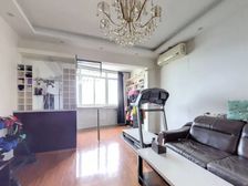 总监力推,房子保养的一直很好,采光视野好,边上就是教科实验