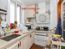 周边是长风豪宅,小区位置安静宜居!双轨交汇出行便利,配置齐全