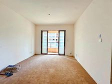 高义口轻轨站旁边 朝中庭一点也不吵 可看