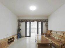 城芯地段。中楼层视野宽阔,格局方正,价格美丽