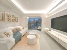 全新精装三房,拎包入住,交通便利