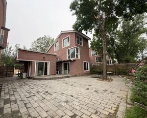 独栋里精品!资深中介力荐!性价比高的二手别墅,错过拍大腿!
