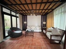 琼海博鳌亚洲湾别墅 共3层实用面积约300平,带精装,带花园