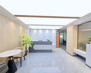 精装自用好房、高新区孵化园、地铁口、物业8元中航国际交流中心