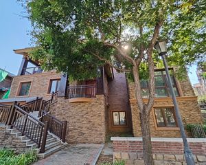 三山环绕,绿意盎然)本月新出,大宅大院,新房没住过,私家车库