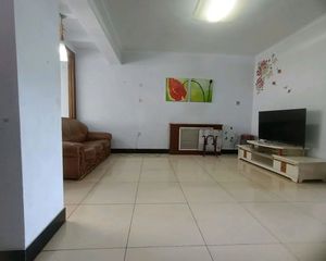 带车库 四中 医药站住宅楼 房龄新 三居 老证可停车