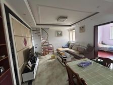 带阁楼,婚房装修,有固定车位和车棚,价格好谈