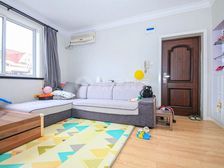 精装修 送阁楼 四房两厅 看房方便 户型方正.