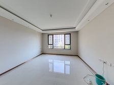 中海铂悦府精装洋房127平107万!附赠车位保持很好!