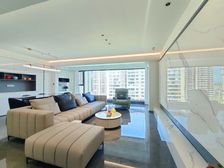 一天未住 装修了70万 朝中庭 轻轨商业下楼就到