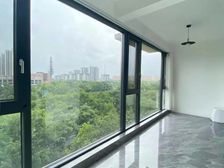 坡上花园洋房丨带产权车位 采光好东边套丨飞机户型 有钥匙