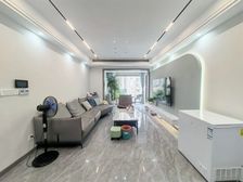 新!靠山豪宅 白云深处有人家 送花园!