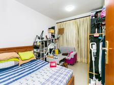 房子户型方正,客厅出阳,采光通风效果很好!