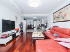 总价低诚意出售!南北通的两房,前方是小区花园位置好!出门地铁