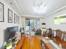 新上房源,三开间朝南,采光视野非常好,位置安静,看房方便。