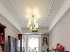 精装修一层带下跃,房本只体现一层的面积,诚心出售。