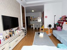 绿地滨湖国际花都 精装修两房 户型方正 厨卫全明