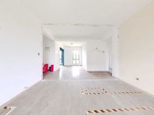 狮山御园 4室2厅2卫 毛坯 650万元