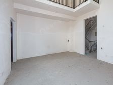 新出中航樾公馆大别墅 全新毛坯 使用面积大 前后花园 随时看