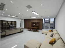 新力外滩9号丨600平空调自控丨楼下地铁口好停车丨带家具