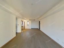 科技城 金地翡翠星辰 4室2厅2卫,小区中间位置,全天采光