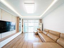 高楼层视野无遮挡 精装好房 近医院 交通便捷 南北通透