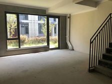 联排别墅,带院子,带地下室,有钥匙随时看房