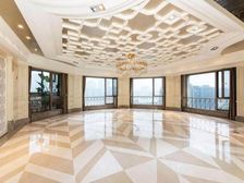 中间楼层采光好 近医院 近地铁 出行方便 车位充足 满五 诚