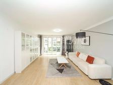 新上小洋房,房东出国急出,带车位,南北通透价格好谈,来电即看