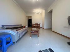 新出塞纳湖温馨三房两卫 厨房都没开过火 保养好 户型方正