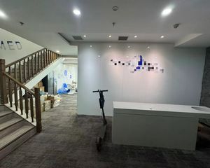 实得单价3750 业主挥泪急售 7米层高已搭双层 物业费减半