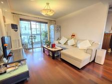 凤凰次顶楼,看房随时方便,飞机户型的三房,装修得当